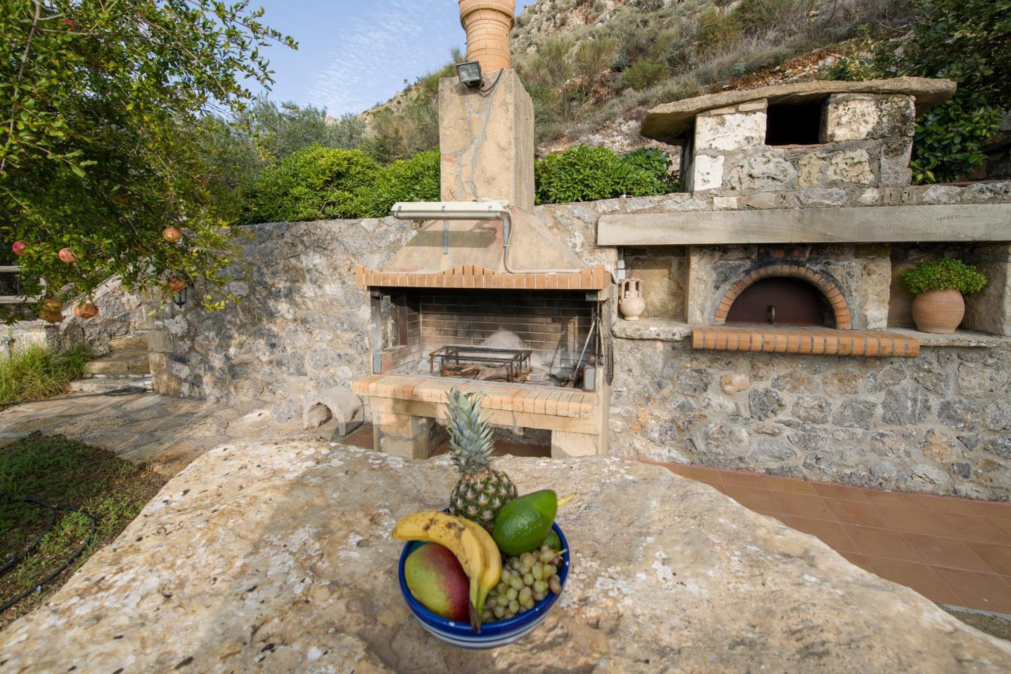 Malathiros Traditional Villas エクステリア 写真
